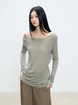 off-shoulder bottoming shirt