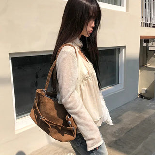 Fan-on Pendant Round Knit Crop Cardigan