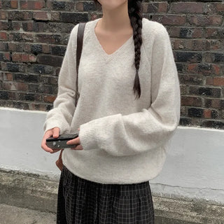 Wool boucle V-neck knit