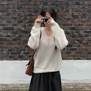 Wool boucle V-neck knit