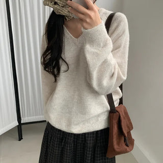 Wool boucle V-neck knit