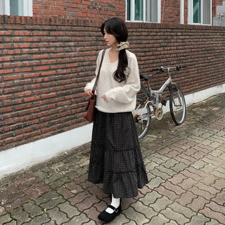 Wool boucle V-neck knit