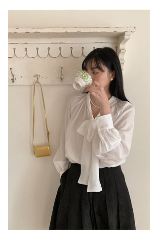 white tea shirt
