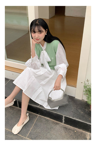 white tea shirt