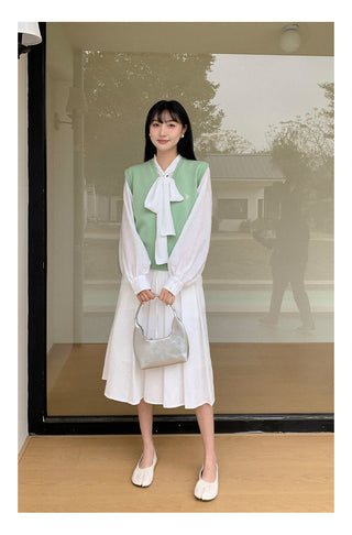 white tea shirt