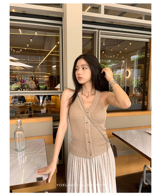 V-neck sleeveless vest
