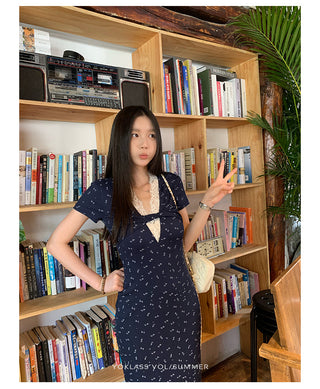 V-neck knit dress