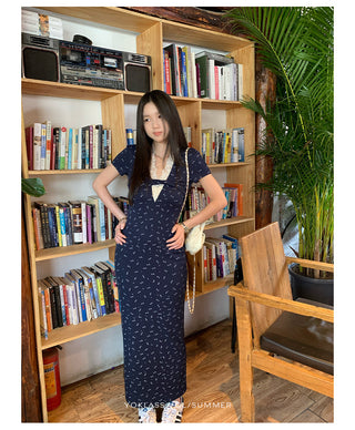 V-neck knit dress
