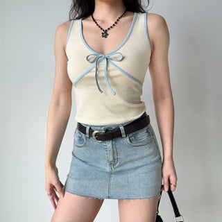 contrast bow vest
