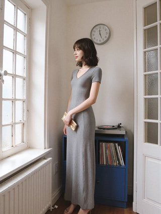 V-neck knit dress