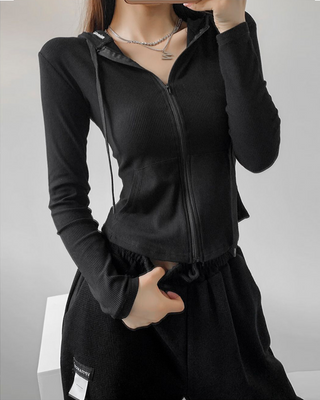 LIGHTWEIGHT FORM FIT ZIP-UP HOODED JACKET