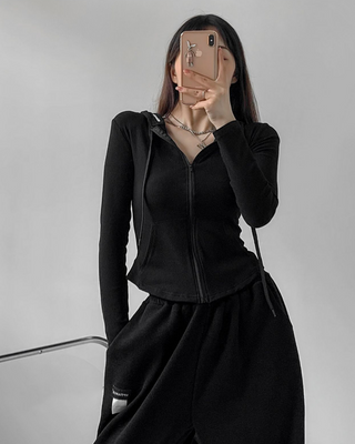 LIGHTWEIGHT FORM FIT ZIP-UP HOODED JACKET