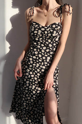 Slim fit Slit retro daisy suspender dress
