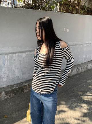 stripe U-neck long-sleeved top