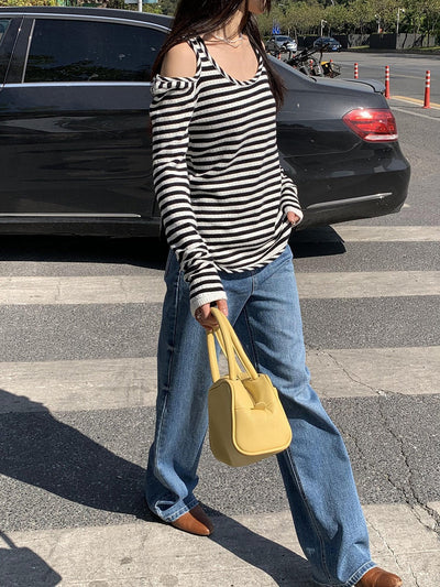 stripe U-neck long-sleeved top